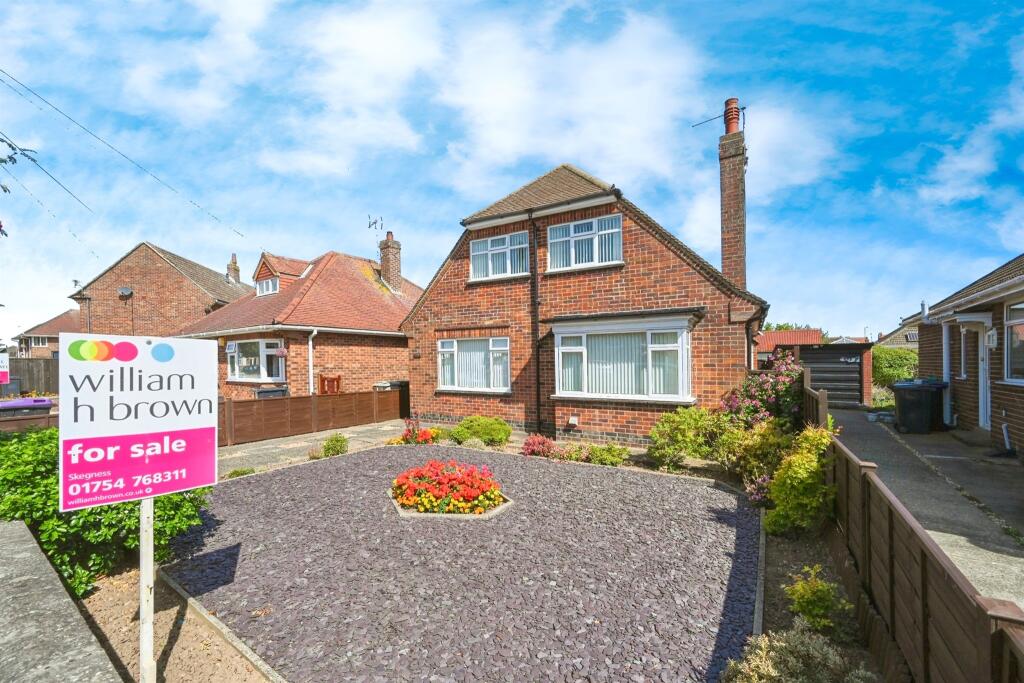 3-bed bungalow on Saxby Avenue, Skegness, £204,000