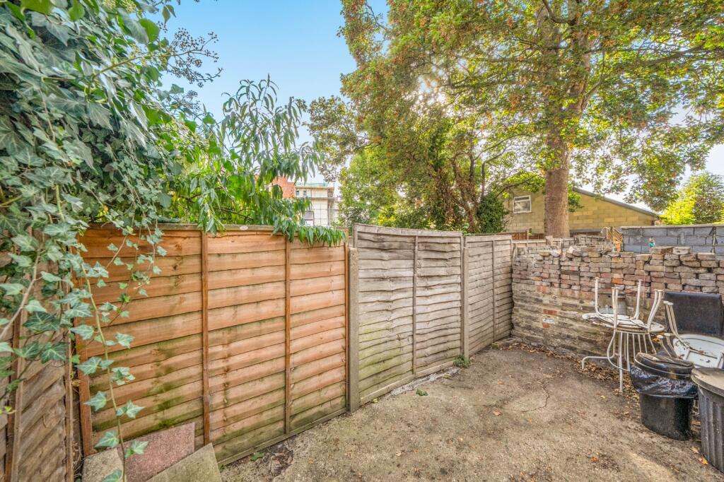 House in London - View 5