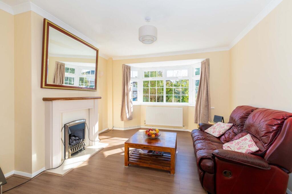 House in Windsor - View 4