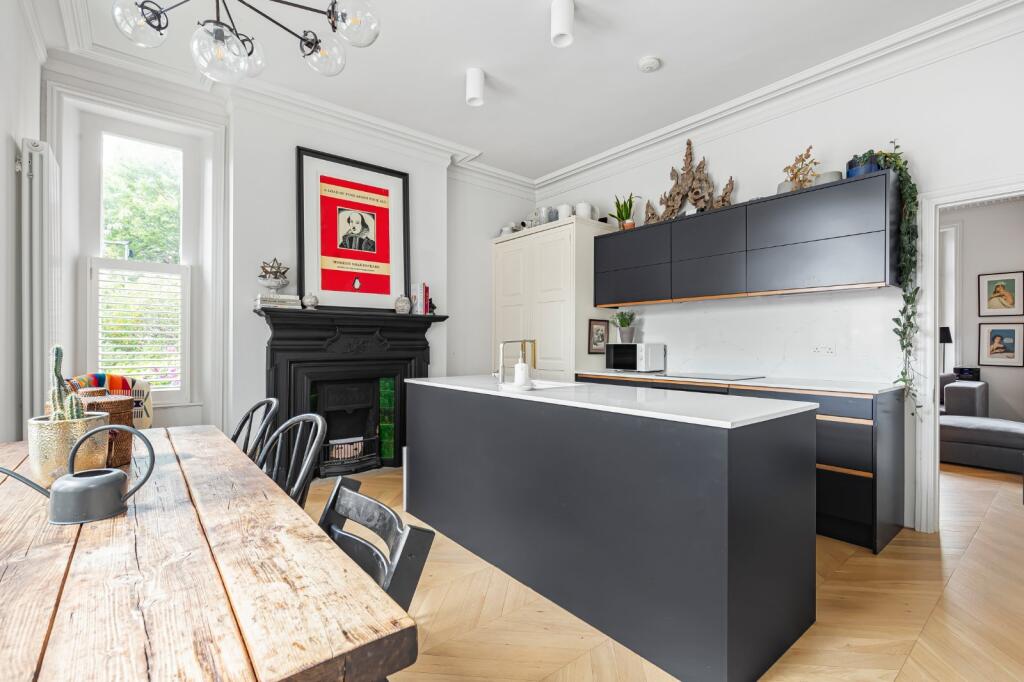 Apartment in Twickenham - View 3