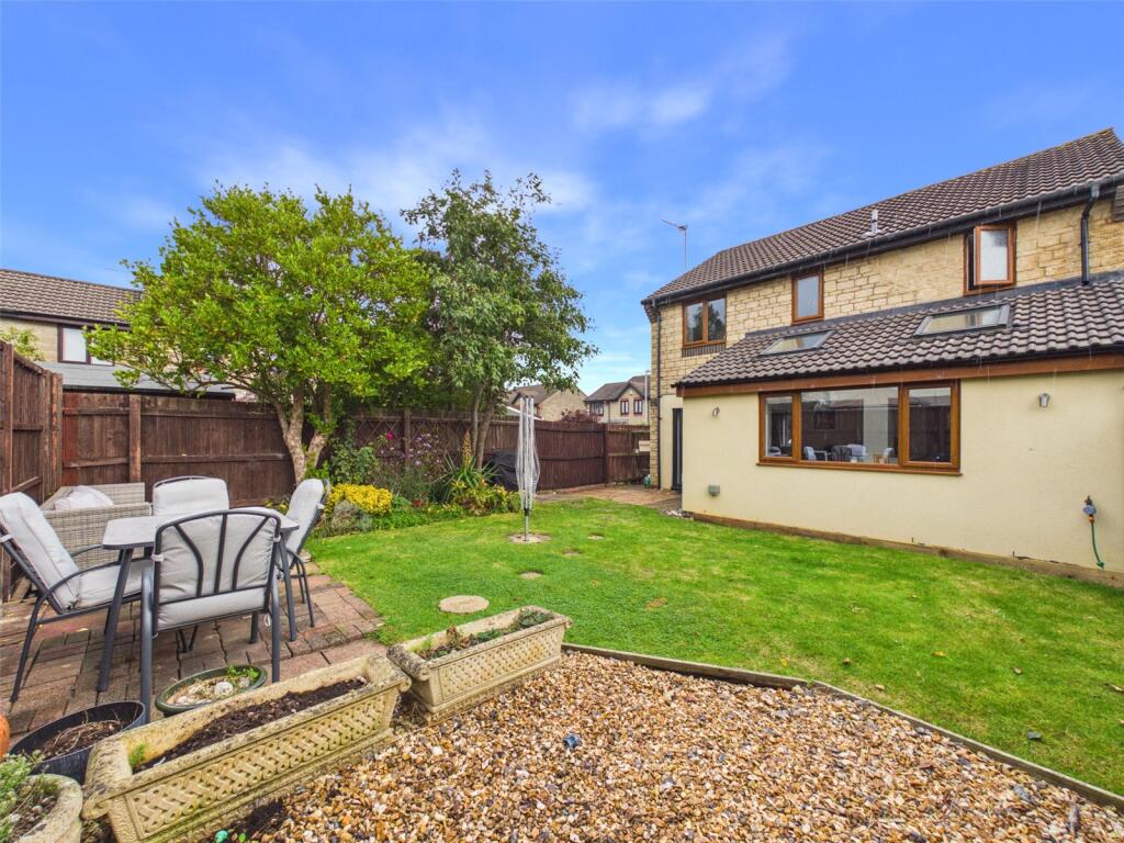 House in Gloucester - View 4