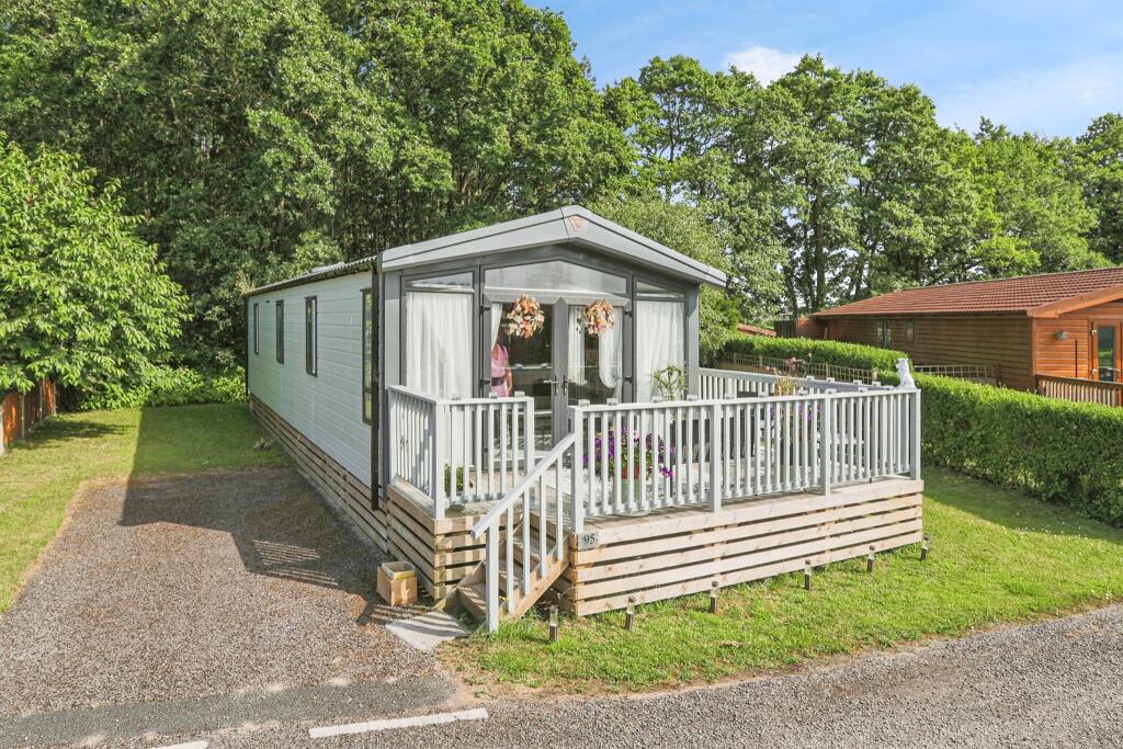 2-bed caravan on Hull Road, Wilberfoss, York, £70,000