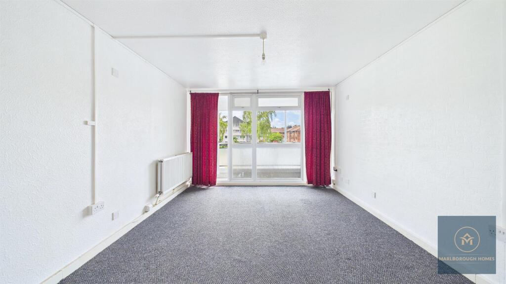 Navestock Crescent, Woodford Green photo 4