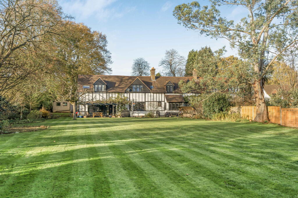 Mark Way, Godalming, GU7 2BG photo 3