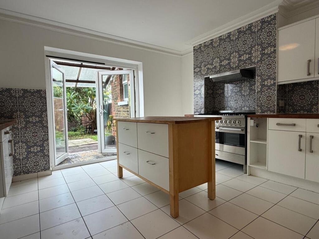House in Redhill, Reffles Bridge, Earlswood - View 4