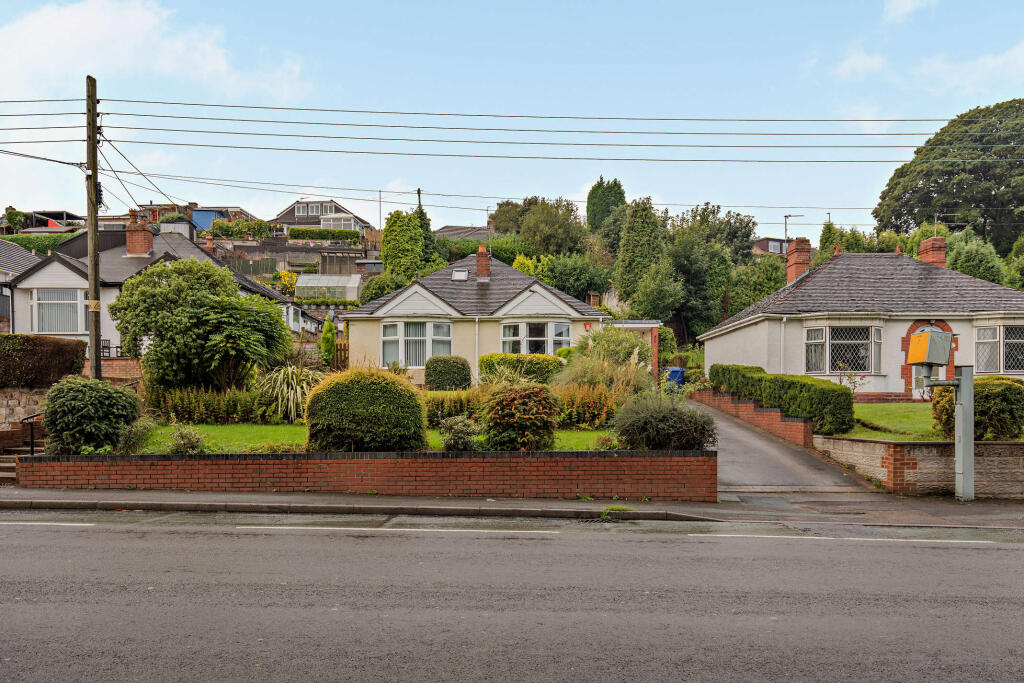 2-bed detached on Newcastle Road, Talke, ST7 1SA, £220,000