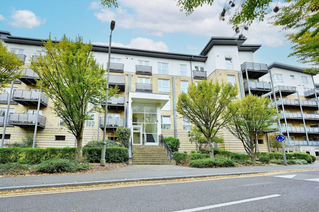 Main image of property: Westmount Apartment, Watford, WD18