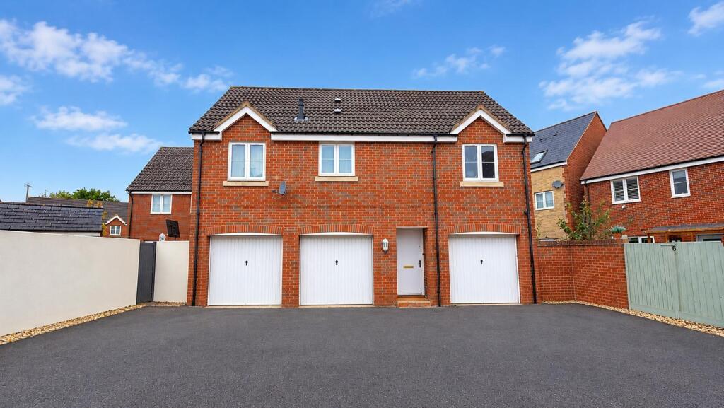 Main image of property: Oakhurst, North Swindon , SN25