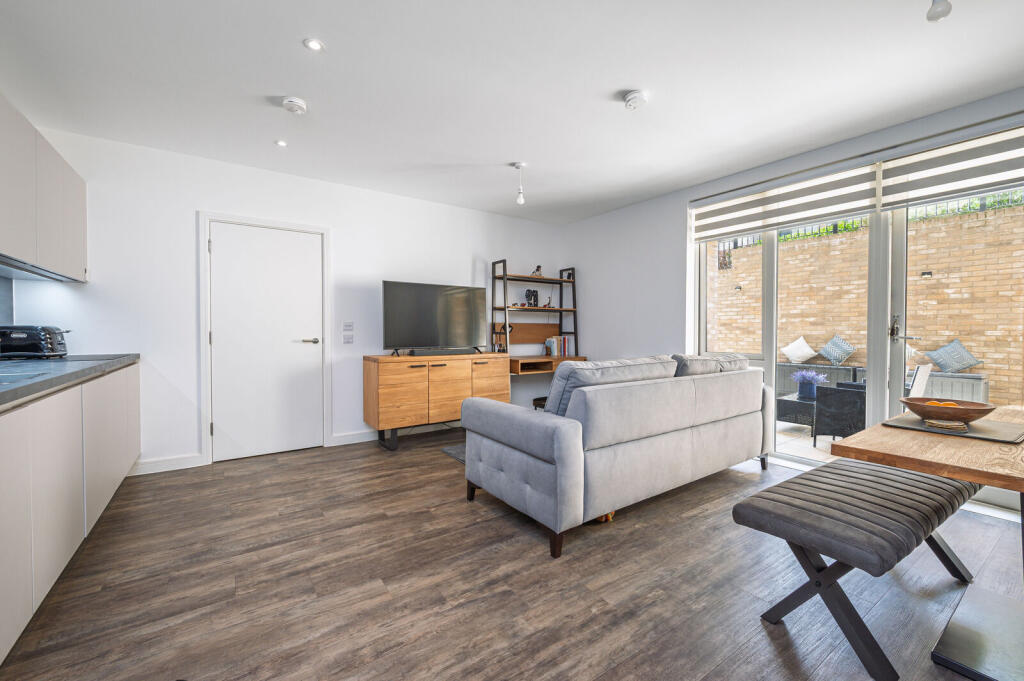 Dollis Valley Drive, High Barnet, Barnet, EN5 photo 3