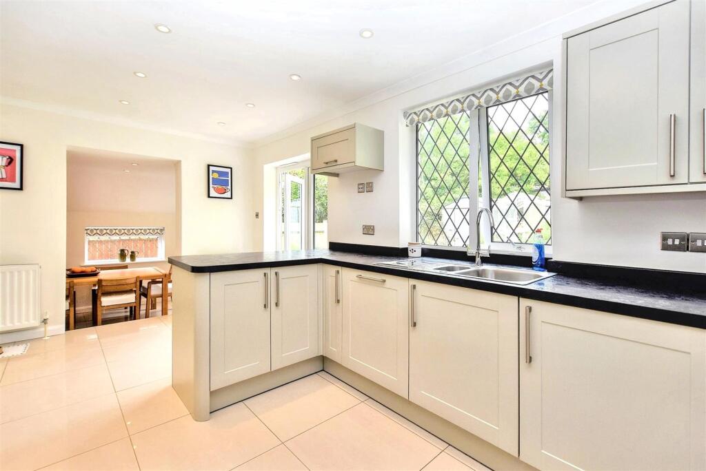 House in Clevedon, East Clevedon - View 2