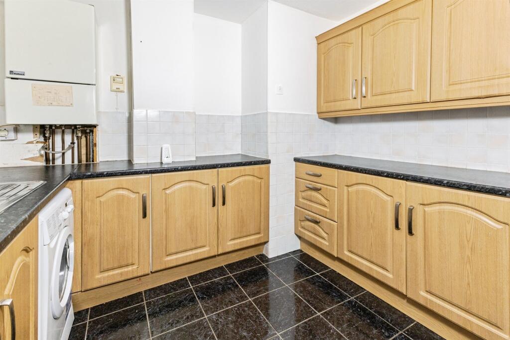 Apartment in Reading, Earley - View 2