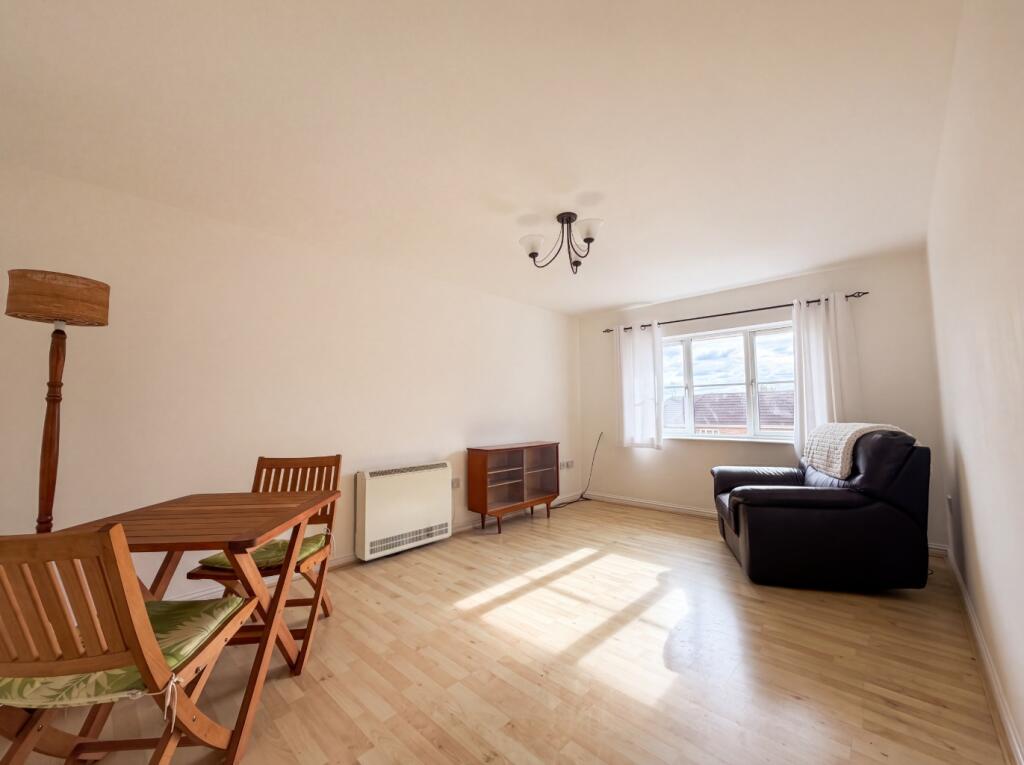 Apartment in Stratton St Margaret, Lower Stratton - View 3