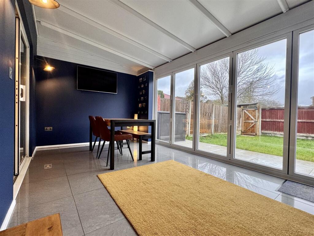 Paddock Drive, Springfield, Chelmsford photo 2