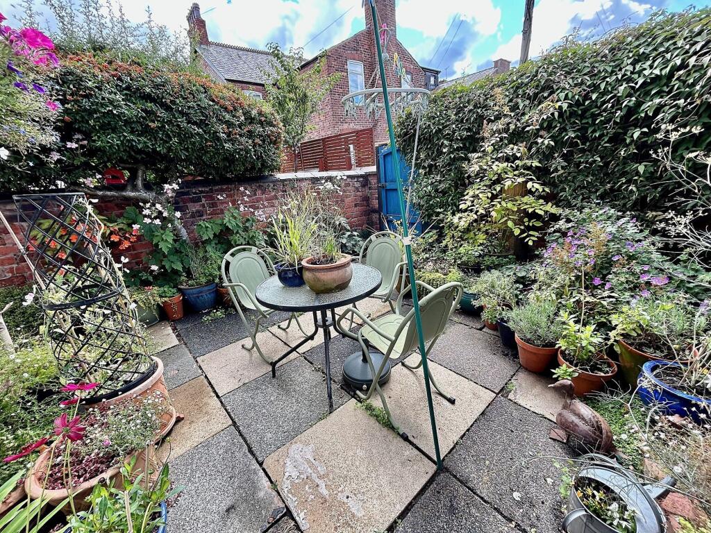 House in Manchester, Chorlton-cum-Hardy - More