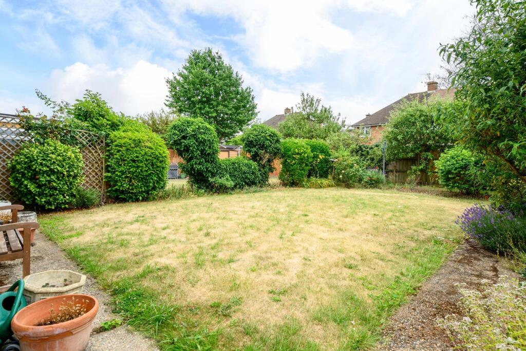 York Gardens, Walton On Thames, KT12 photo 2