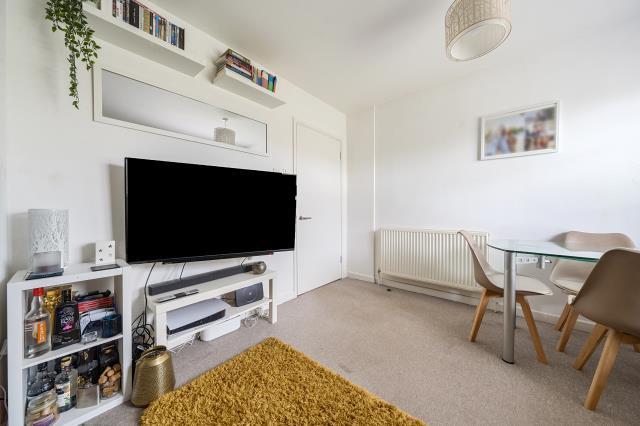 Apartment in Thatcham, West Berkshire - View 3