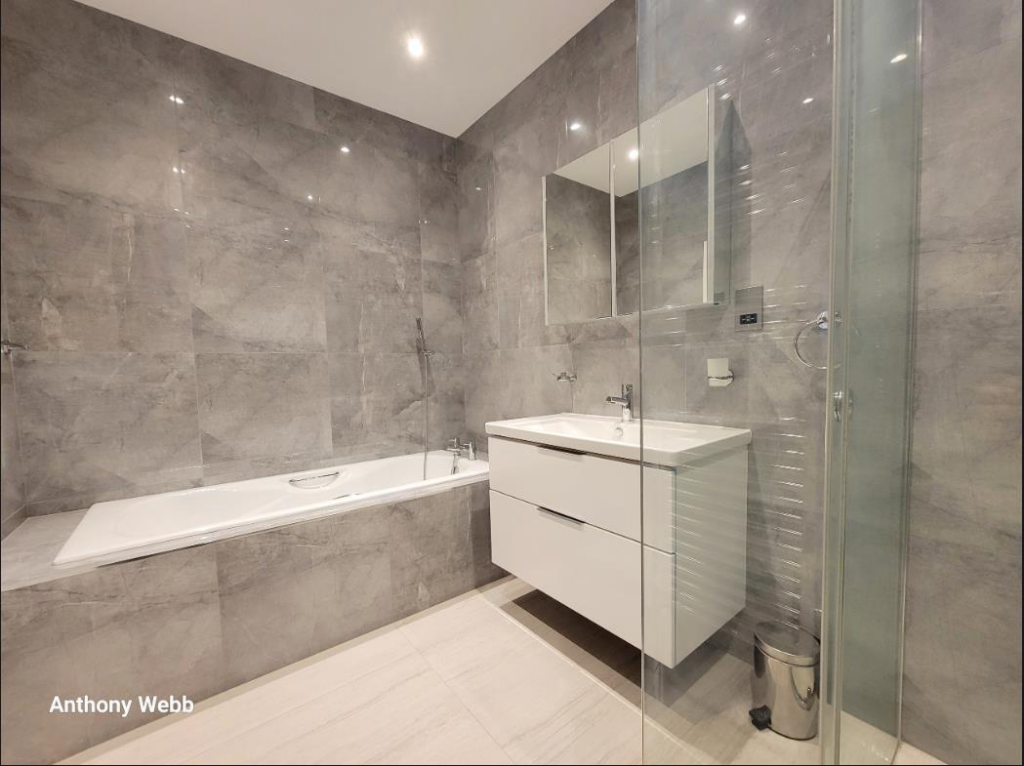 House in London, Palmers Green - More