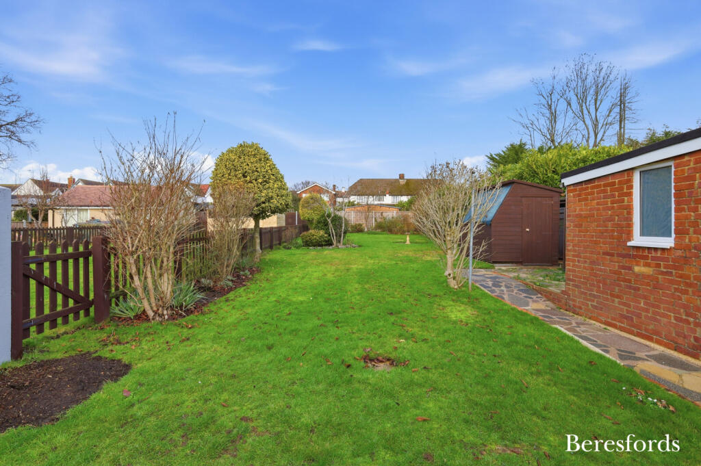 House in Brentwood, Hutton Mount - View 2