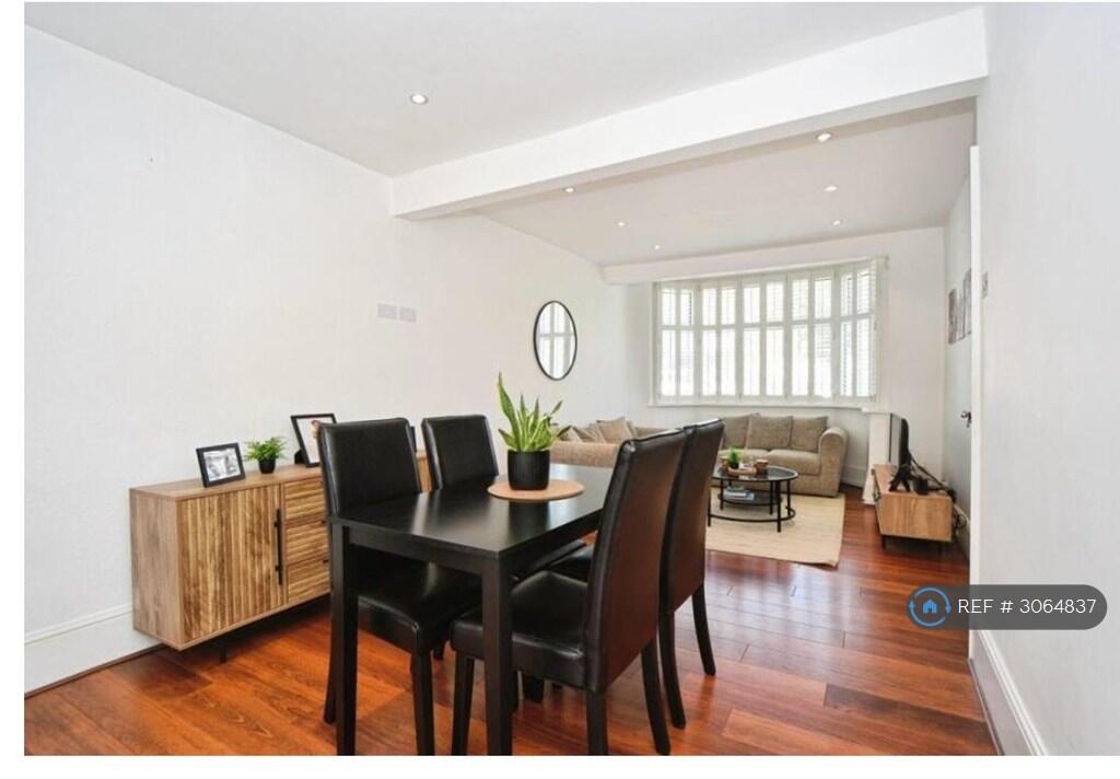 House in London, Burnt Ash, Grove Park - View 2