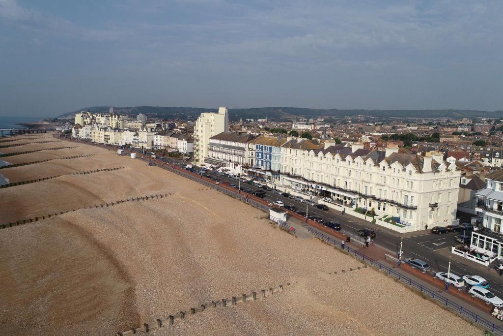 Apartment in Eastbourne, East Sussex - View 2