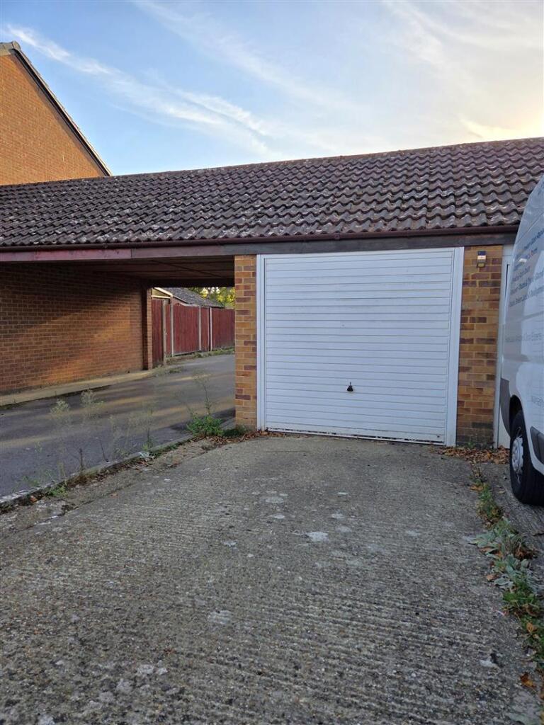 Pimpernel Close, Locks Heath photo 3