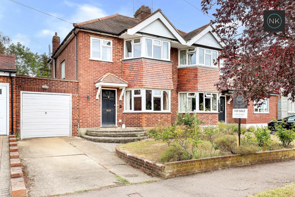 Main image of property: Elizabeth Drive, Theydon Bois, Epping, Essex, CM16 7HJ