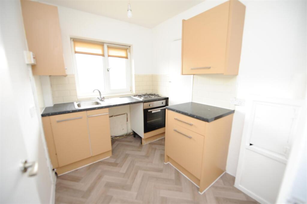 Apartment in Bradford, West Royd, Windhill - View 3