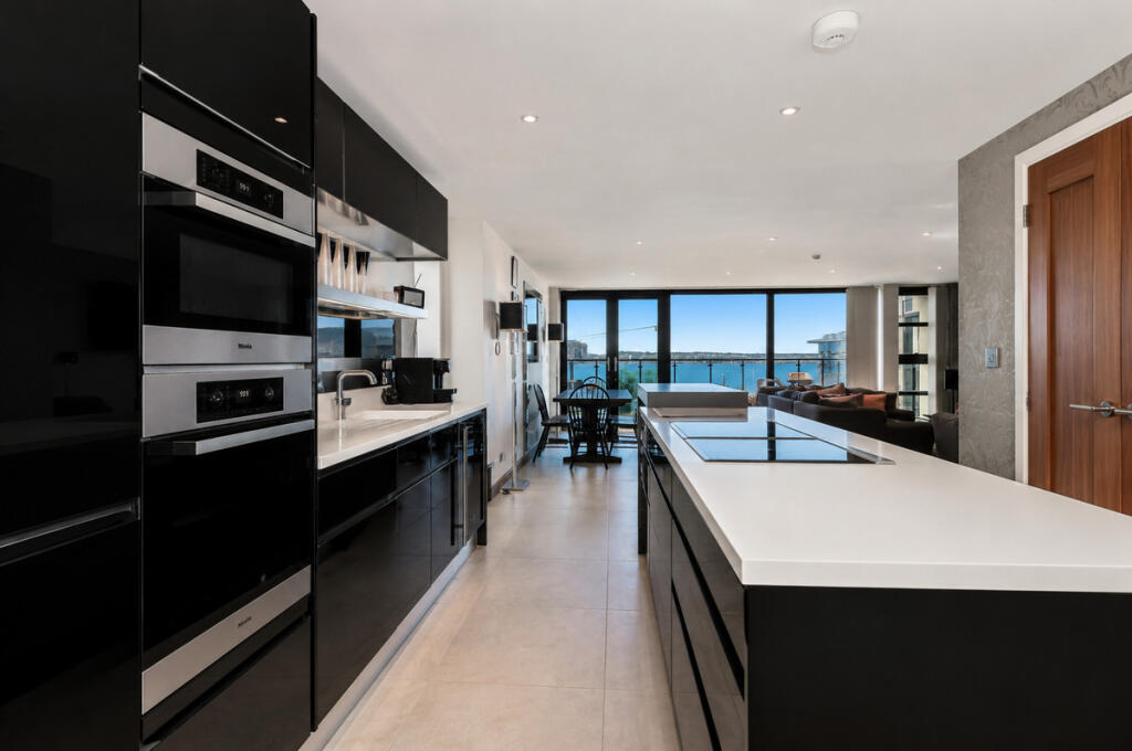 House in Poole, Canford Cliffs - View 5
