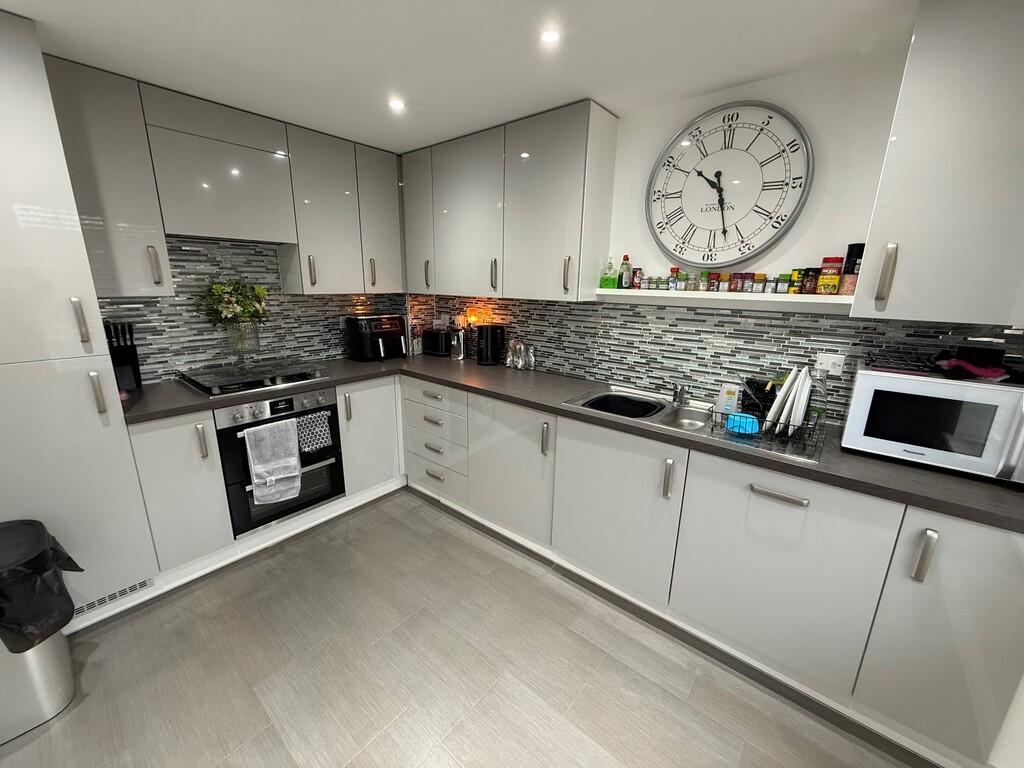 Haydock Park Drive , Bourne photo 2