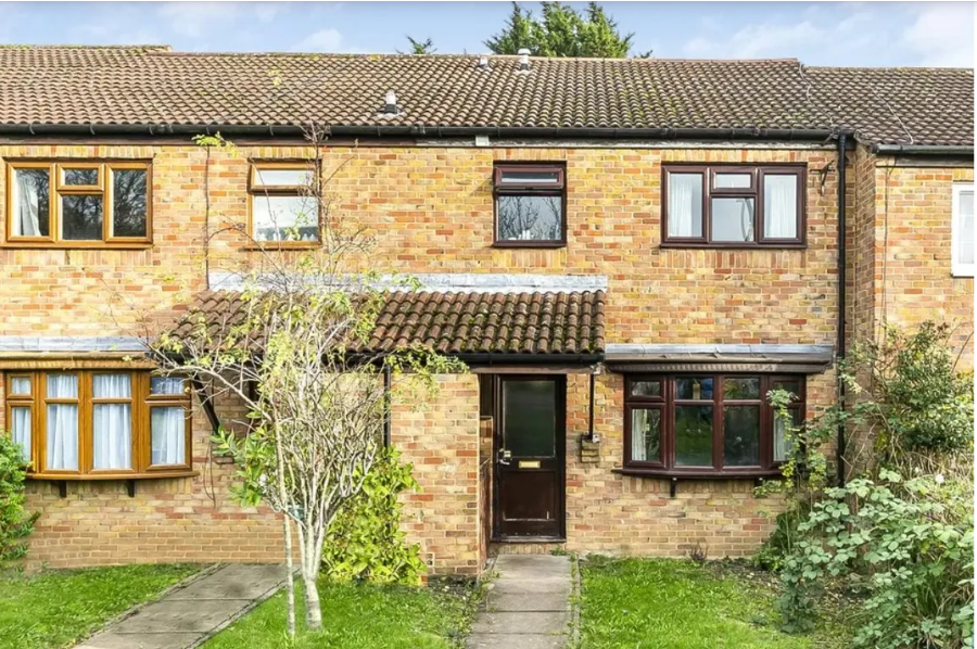 4-bed terraced on Moorlands Avenue, Mill Hill, London NW7, £600,000
