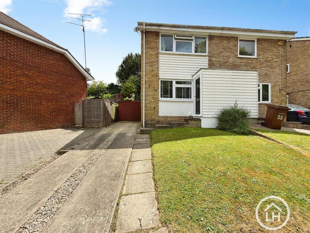 Main image of property: Harvesters Close, Rainham, Gillingham