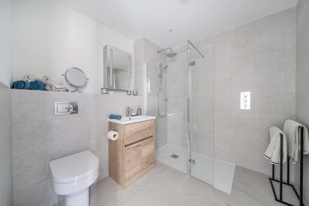 6, Furniss Court, Elmbridge Village, Cranleigh, GU6 photo 5