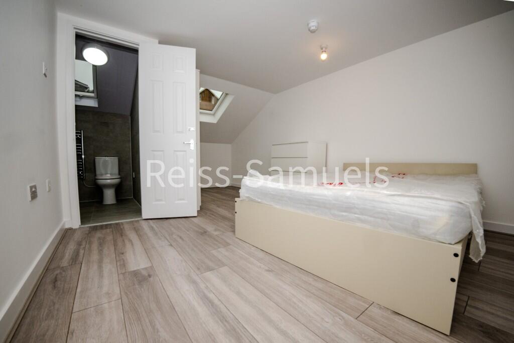 6 bedroom town house for rent