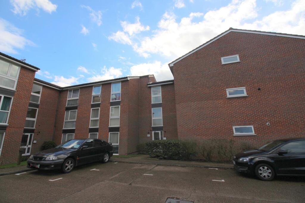 Apartment in Southall - More