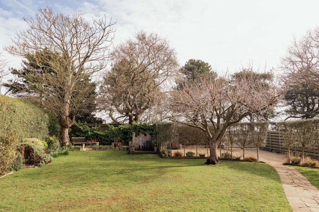 Charming Double-Fronted Character Home with Hunstanton photo 4