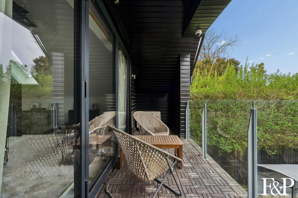 House in George Green, Stoke Poges - More