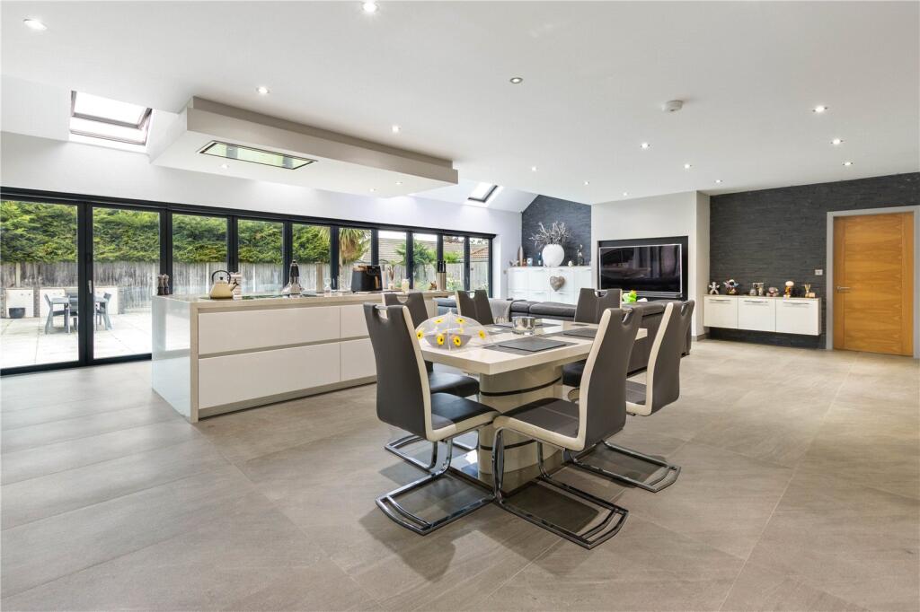 House in Grimsby, Humberston - View 2