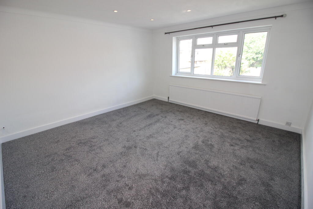 Apartment in Kingston upon Thames - View 2