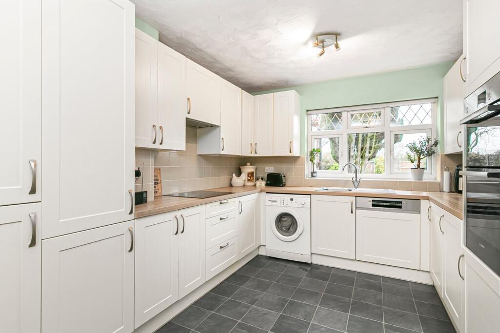 Chilvers Bank, Baldock, SG7 photo 2