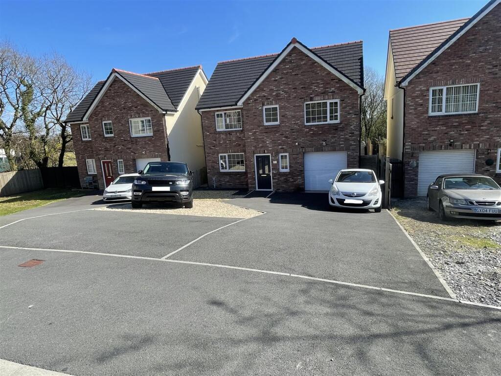 Main image of property: Clos Y Gat, Gorslas, Llanelli