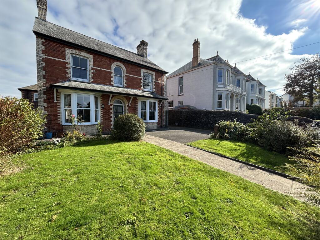Menors Place, Holsworthy, Devon, EX22 photo 2