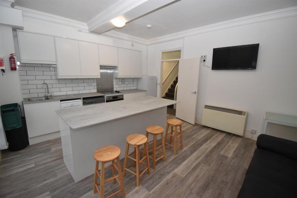 Apartment in Warwick, Royal Leamington Spa - View 3