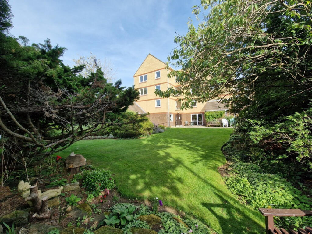 Apartment in Hove, Brighton and Hove - View 2