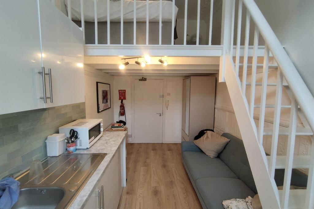 Main image of property: Prince's Square, W2