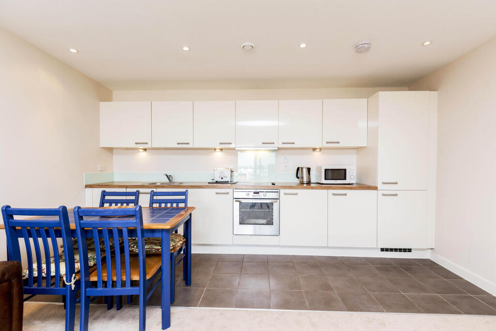 Apartment in Portsmouth - View 5