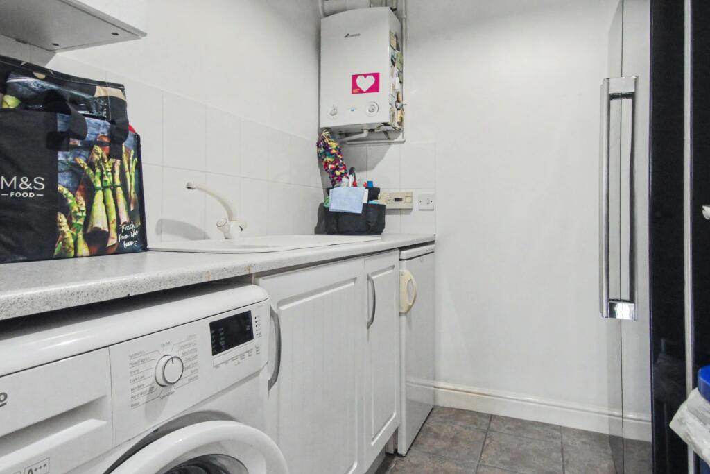 House in North West Leicestershire, Hugglescote and Donington le Heath - More