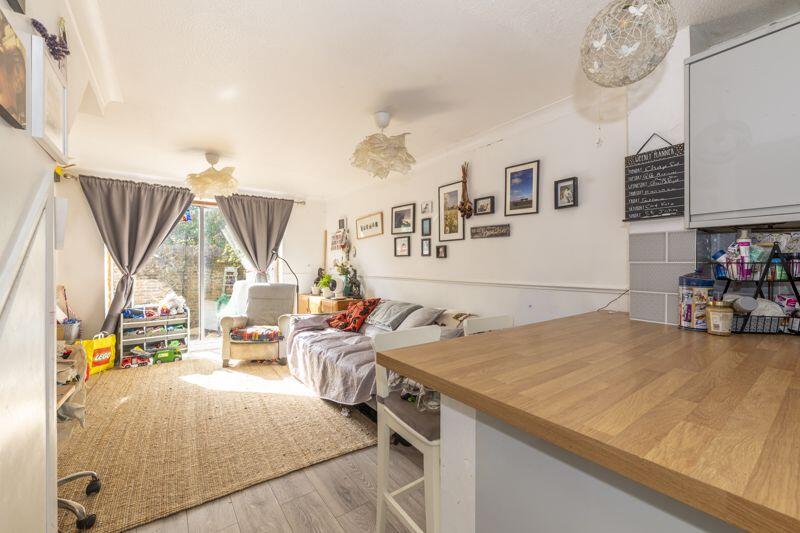2-bed terraced on Greenfield Drive, Ridgewood, £260,000