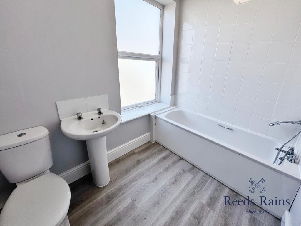 Apartment in Hull, Kingston upon Hull - More