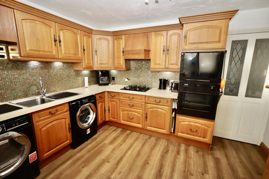 Willow Drive, Shepton Mallet photo 2