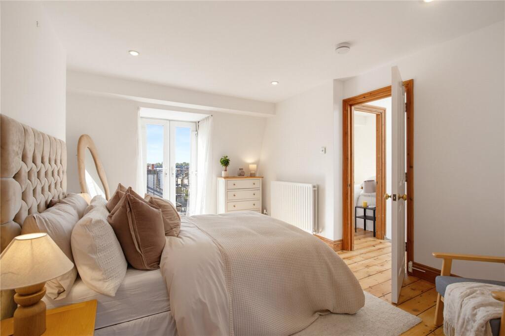 Apartment in London - More